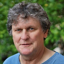 Prof. Dr. Bernhard Strauß